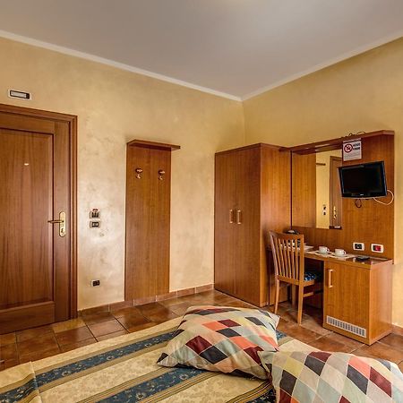 Hotel Maryelen 2 ローマ エクステリア 写真